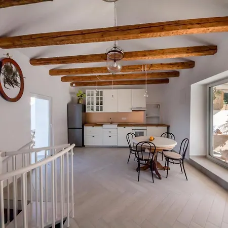 Vilă Fjaka Rab Barbat na Rabu